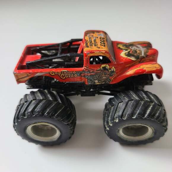 Hot Wheels 2007 Red  Monster Jam Capitan Curse Truck Toy  Vehicles Collectible - Picture 8 of 9